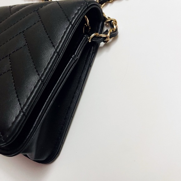 Bebe Faux Leather Quilted Black Chevron Crossbody Bag - Picture 7 of 12